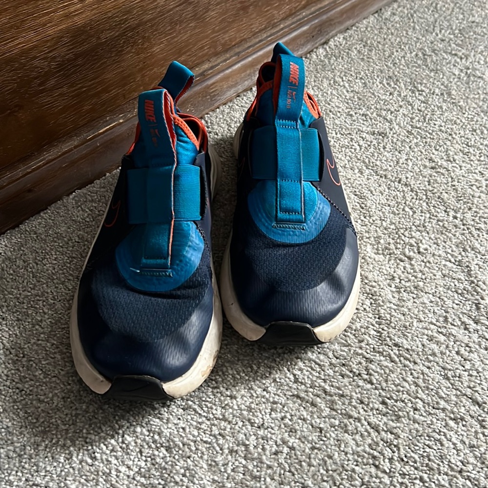 Nike Sneakers - slip on - boys size 5 US